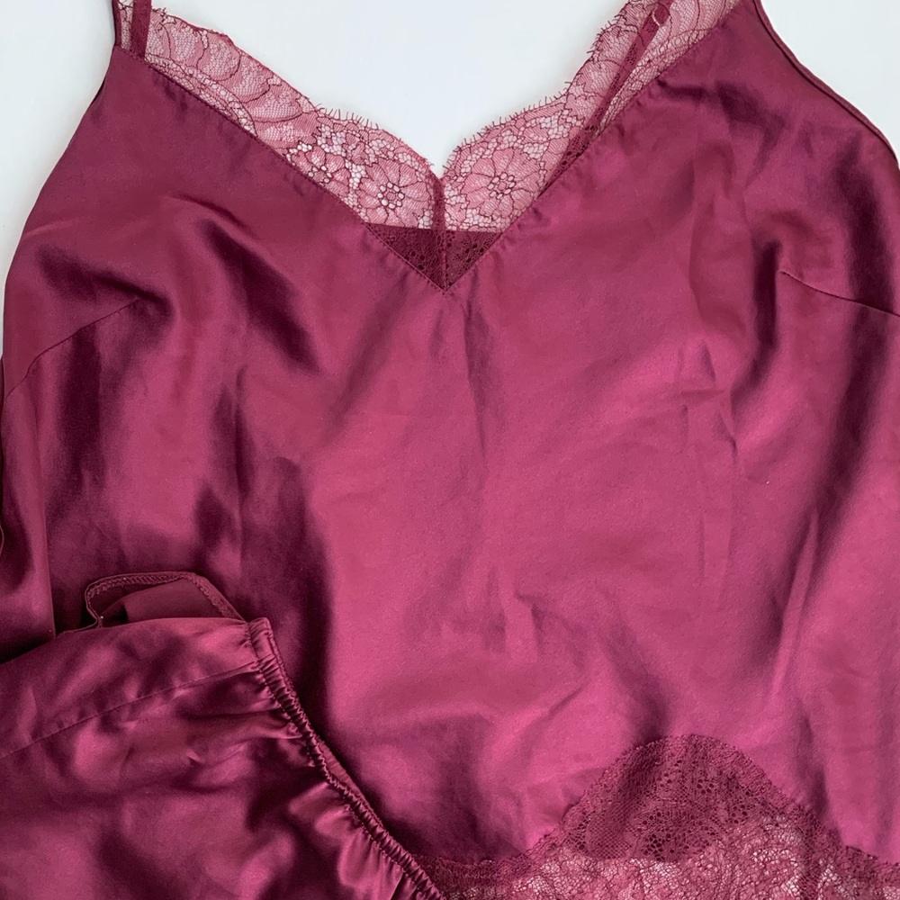 VS| Lace Camisole & Shorts Set